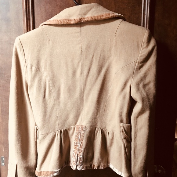 Women’s jac - Picture 2 of 5